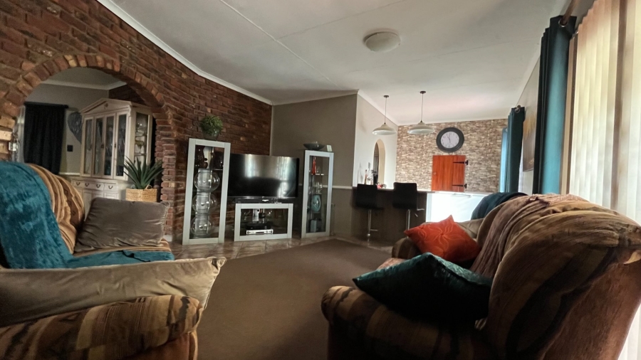 4 Bedroom Property for Sale in Heiderand Western Cape